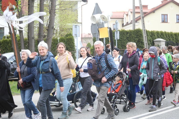 10. Piesza Pielgrzymka Diecezji Bielsko-Żywieckiej do Łagiewnik wyrusza z Hałcnowa - 2022 - cz. 2