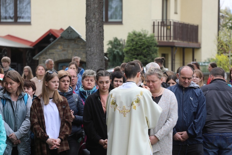 10. Piesza Pielgrzymka Diecezji Bielsko-Żywieckiej do Łagiewnik wyrusza z Hałcnowa - 2022 - cz. 1