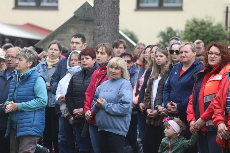 10. Piesza Pielgrzymka Diecezji Bielsko-Żywieckiej do Łagiewnik wyrusza z Hałcnowa - 2022 - cz. 1