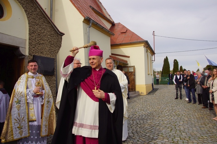 Wizytacja u św. Jadwigi w Ostroszowicach