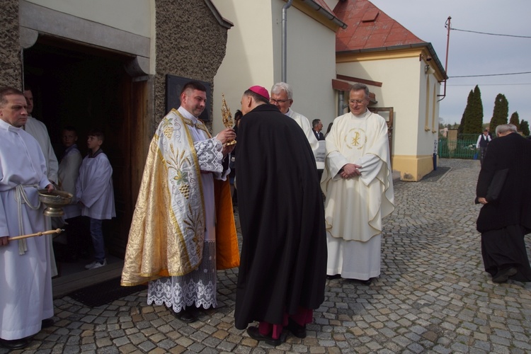 Wizytacja u św. Jadwigi w Ostroszowicach