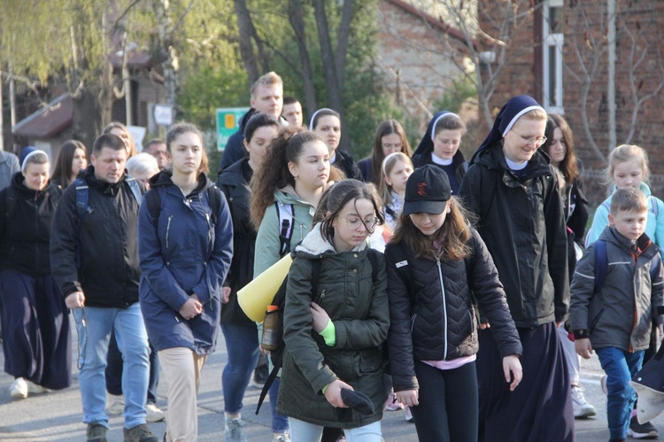 Tarnów-Tuchów. Pielgrzymka ze służebniczkami