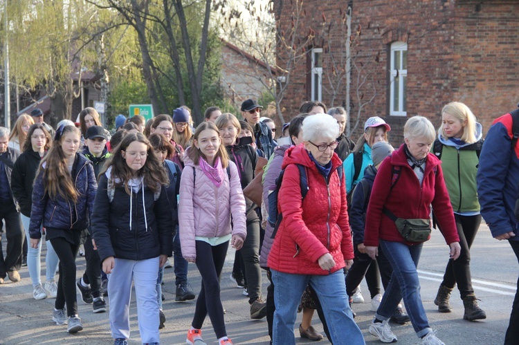 Tarnów-Tuchów. Pielgrzymka ze służebniczkami