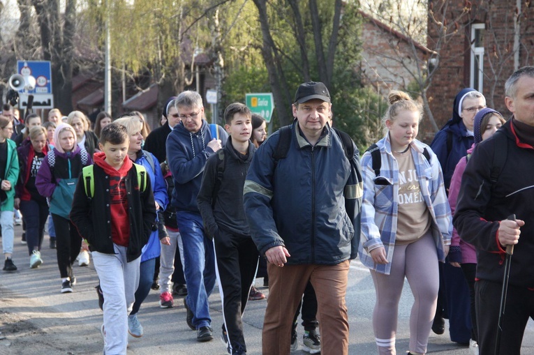 Tarnów-Tuchów. Pielgrzymka ze służebniczkami