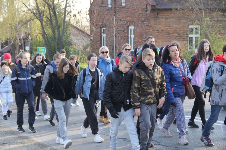 Tarnów-Tuchów. Pielgrzymka ze służebniczkami