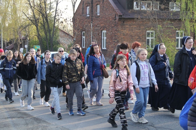 Tarnów-Tuchów. Pielgrzymka ze służebniczkami