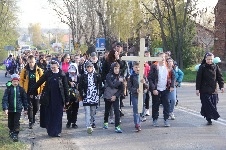 Tarnów-Tuchów. Pielgrzymka ze służebniczkami