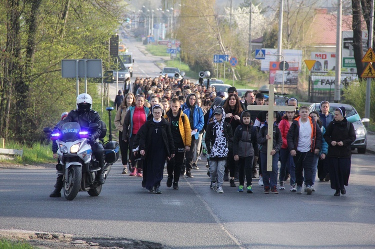 Tarnów-Tuchów. Pielgrzymka ze służebniczkami