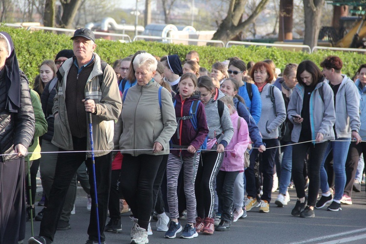 Tarnów-Tuchów. Pielgrzymka ze służebniczkami