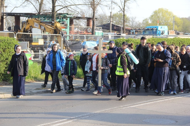 Tarnów-Tuchów. Pielgrzymka ze służebniczkami