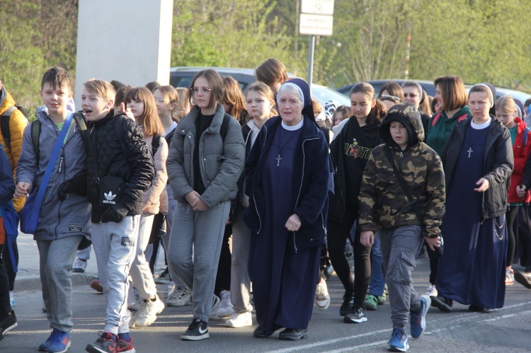 Tarnów-Tuchów. Pielgrzymka ze służebniczkami