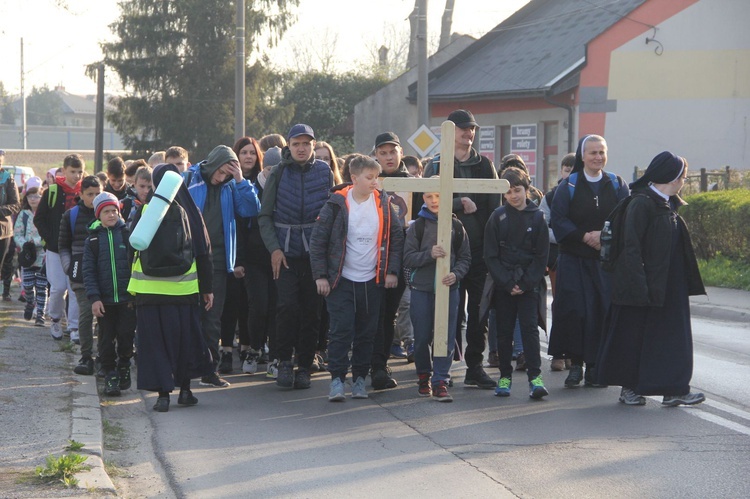 Tarnów-Tuchów. Pielgrzymka ze służebniczkami