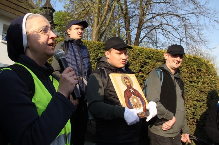 Tarnów-Tuchów. Pielgrzymka ze służebniczkami