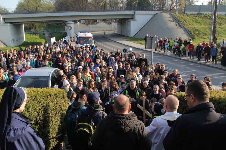 Tarnów-Tuchów. Pielgrzymka ze służebniczkami