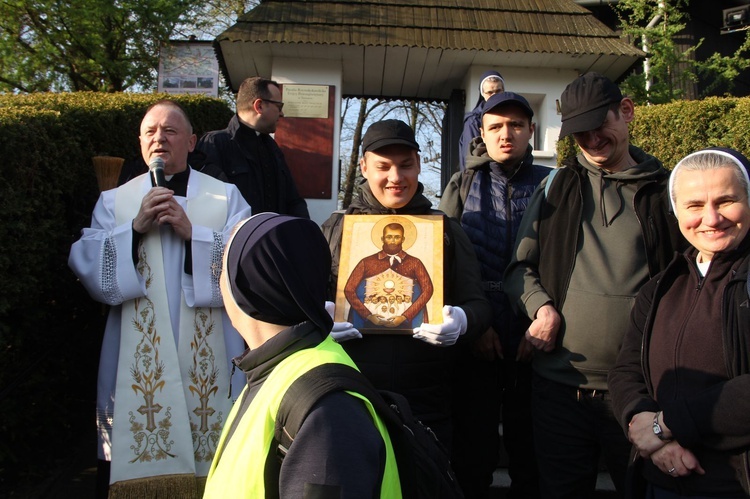 Tarnów-Tuchów. Pielgrzymka ze służebniczkami