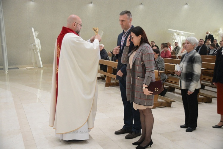 Wprowadzenie relikwii męczenników z Pariacoto do kościoła na Chabrach