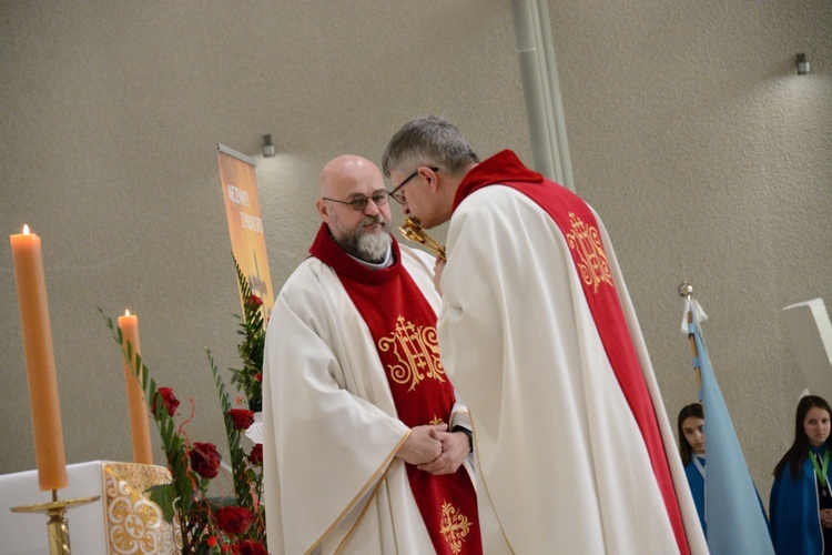 Wprowadzenie relikwii męczenników z Pariacoto do kościoła na Chabrach