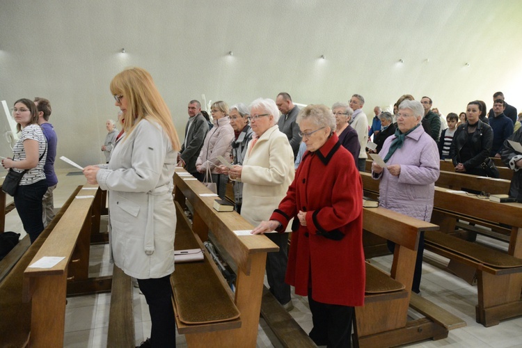 Wprowadzenie relikwii męczenników z Pariacoto do kościoła na Chabrach