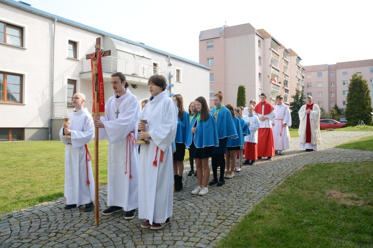 Wprowadzenie relikwii męczenników z Pariacoto do kościoła na Chabrach