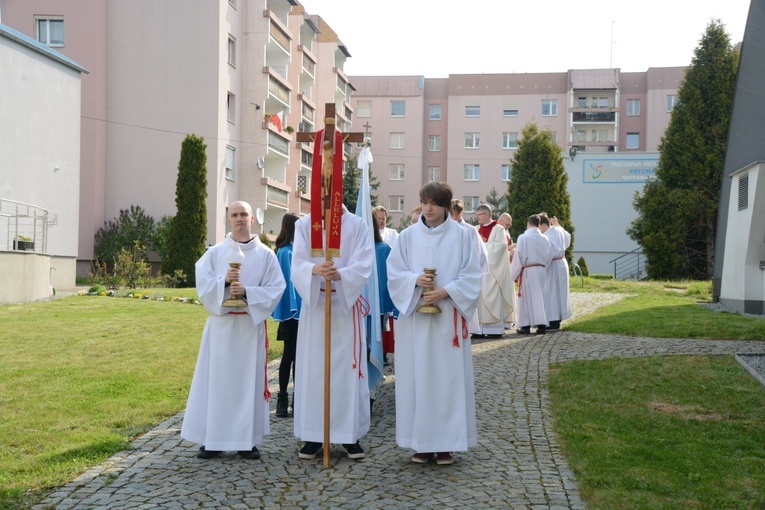 Wprowadzenie relikwii męczenników z Pariacoto do kościoła na Chabrach