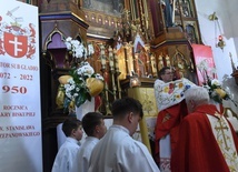 Błogosławieństwo Najświętszym Sakramentem na zakończenie procesji.