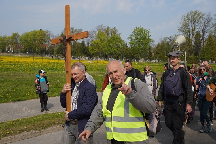 Piesza pielgrzymka z Sobótki na Ślężę 2022