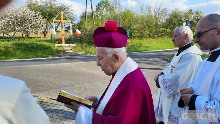 Klępsk. Poświęcenie krzyża 