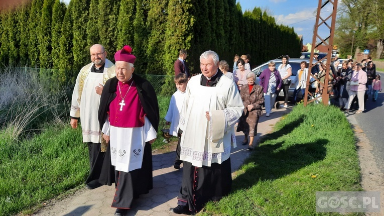 Klępsk. Poświęcenie krzyża 