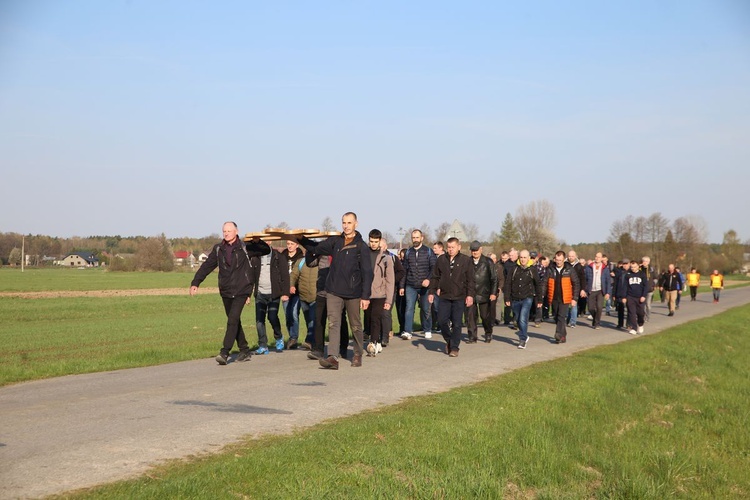 Pielgrzymka mężcyzn z Janowa Lubelskiego do Kocudzy