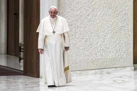 Kard. Maradiaga: Papież usilnie zabiega o pokój na Ukrainie