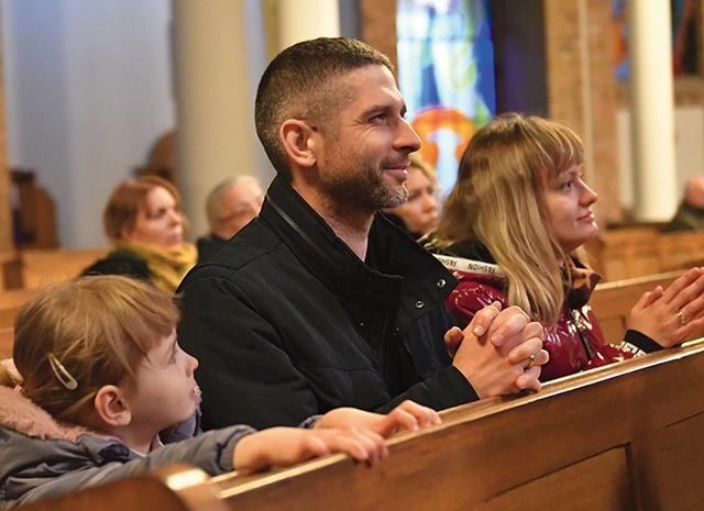 Nauki potrwają do wigilii zesłania Ducha Świętego.