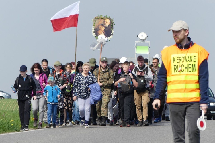 Pielgrzymi na trasie z Witkowic do Wieprza - 2022