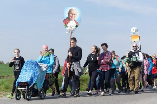 Pielgrzymi na trasie z Witkowic do Wieprza - 2022