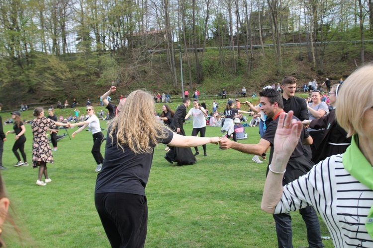 Odpoczynek i tańce na boisku w Wysokiej - 2022