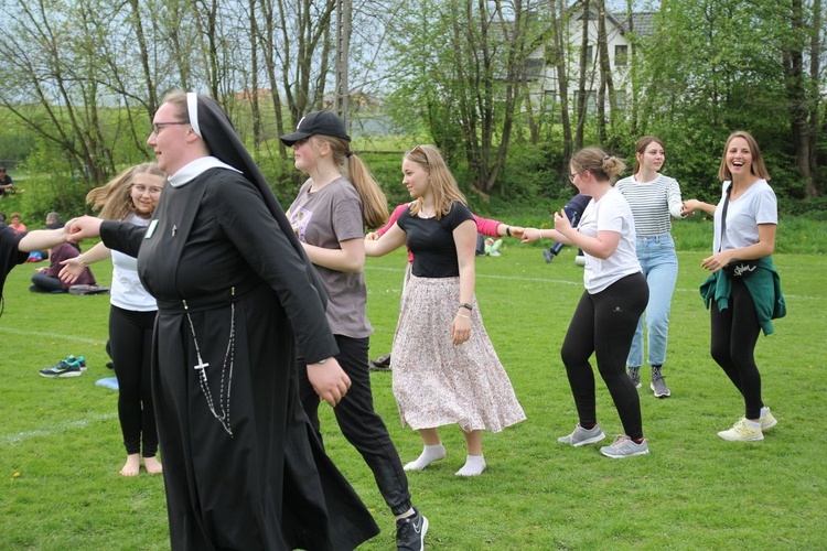 Odpoczynek i tańce na boisku w Wysokiej - 2022