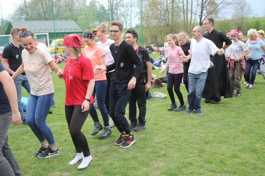 Odpoczynek i tańce na boisku w Wysokiej - 2022