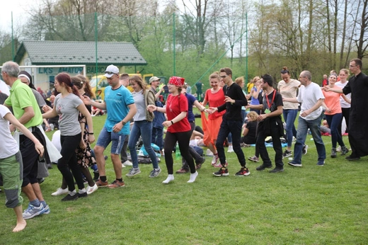 Odpoczynek i tańce na boisku w Wysokiej - 2022
