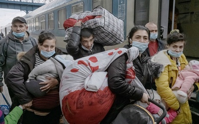 Mieszkańcy Makarowa i Borodzianki wracają do zrujnowanych miast, by usuwać ślady rosyjskiej okupacji