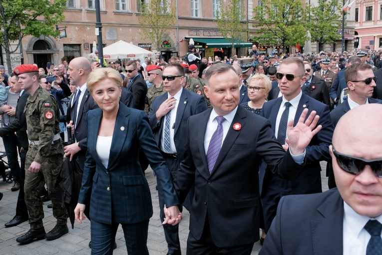 Prezydent: Na stole między Polakami i Ukraińcami często leżała broń, teraz został położony chleb 