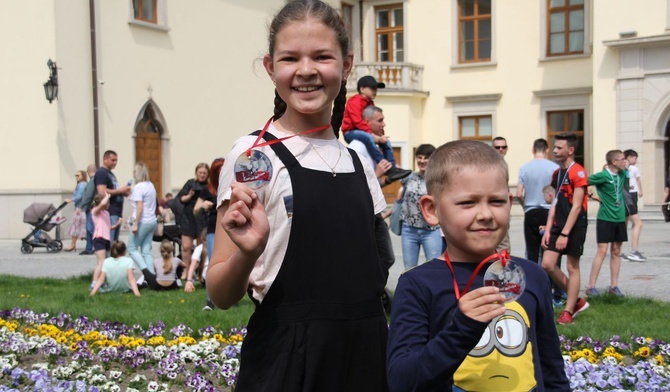 Biegiem uczciły rocznicę uchwalenia konstytucji