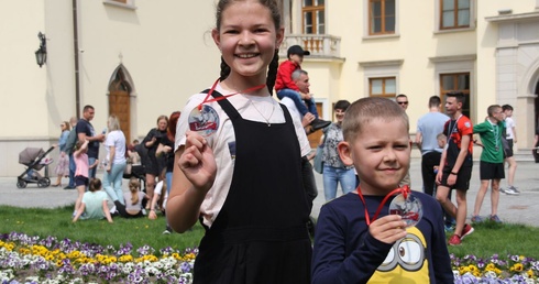 Biegiem uczciły rocznicę uchwalenia konstytucji