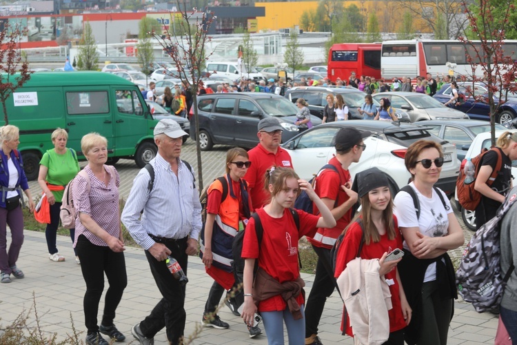 10. diecezjalna pielgrzymka dotarła z Hałcnowa do Łagiewnik - 2022