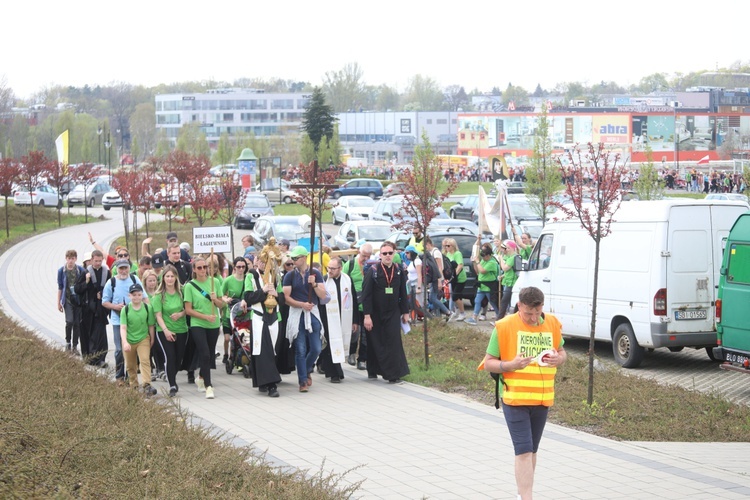 10. diecezjalna pielgrzymka dotarła z Hałcnowa do Łagiewnik - 2022