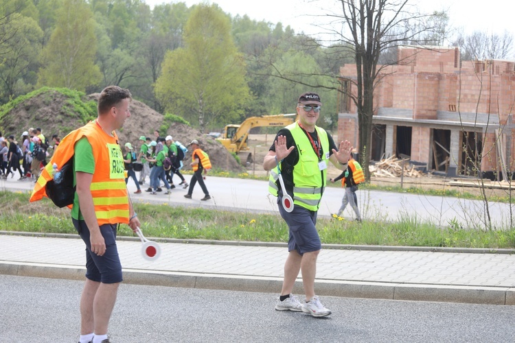 10. diecezjalna pielgrzymka dotarła z Hałcnowa do Łagiewnik - 2022