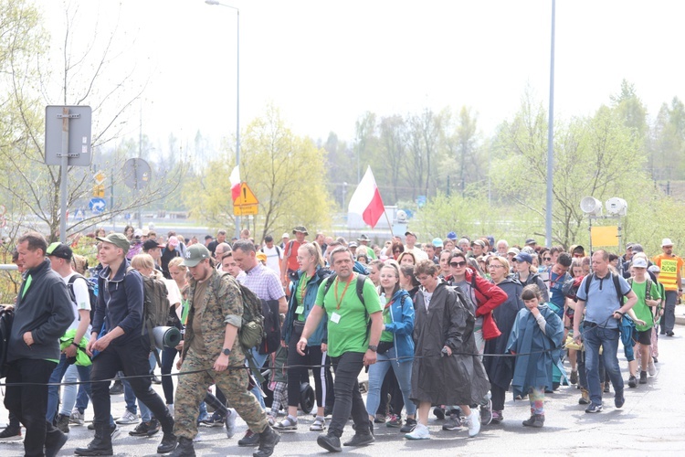 10. pielgrzymka łagiewnicka z Hałcnowa - w drodze z bazyliki św. Jana Pawła II do Jezusa Miłosiernego - 2022