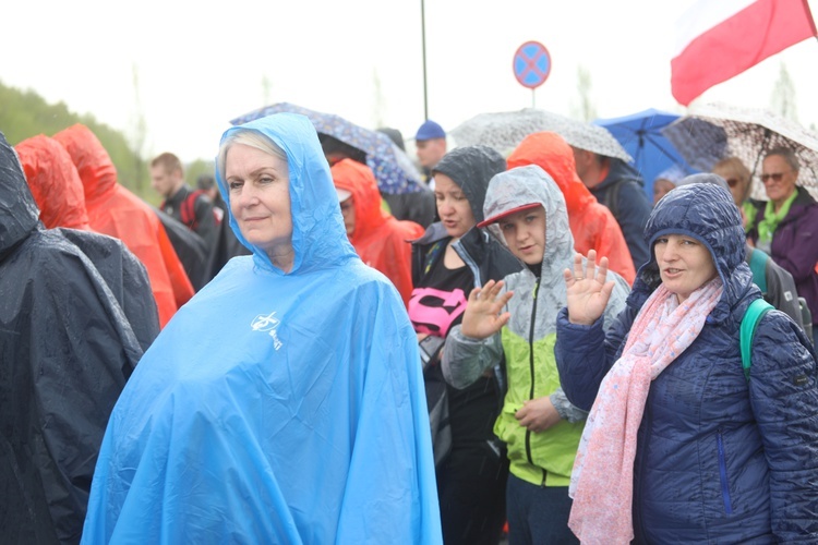 10. pielgrzymka łagiewnicka z Hałcnowa - w drodze z bazyliki św. Jana Pawła II do Jezusa Miłosiernego - 2022