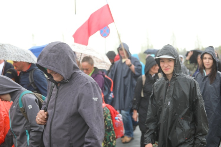 10. pielgrzymka łagiewnicka z Hałcnowa - w drodze z bazyliki św. Jana Pawła II do Jezusa Miłosiernego - 2022