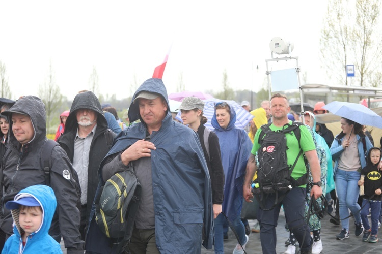 10. pielgrzymka łagiewnicka z Hałcnowa - w drodze z bazyliki św. Jana Pawła II do Jezusa Miłosiernego - 2022