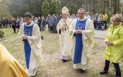 By kilometry zbliżały do czegoś i Kogoś 