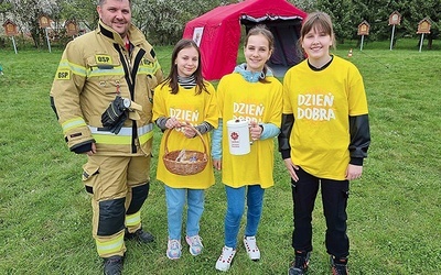 ▲	W czasie świątecznego festynu prowadzona była zbiórka do puszek na rzecz Ukrainy.